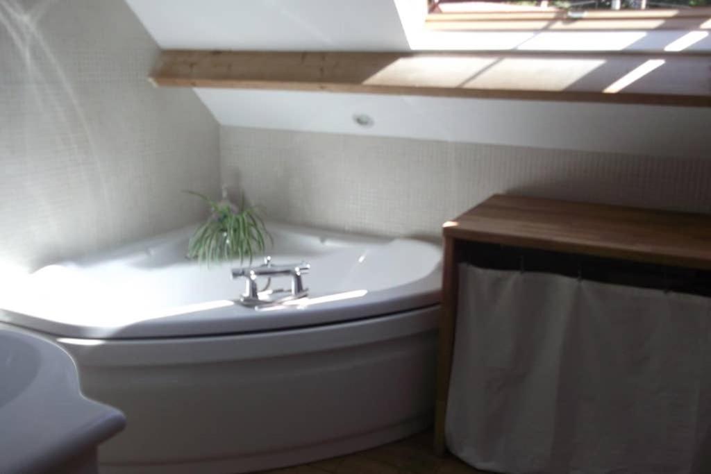 Jolie Maison Avec Jardin - 2 Chambres Le Hamel  Экстерьер фото